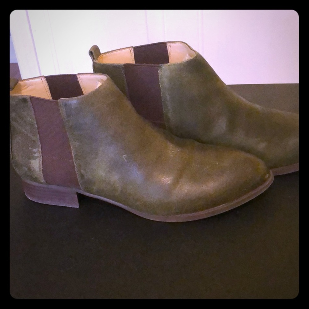 Ladies leather green ankle booties